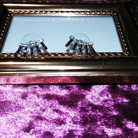 👁️NEW CHIC CRYSTAL💎👁️"LINER&LASHES"STUD EARRING - Picture 7 of 8